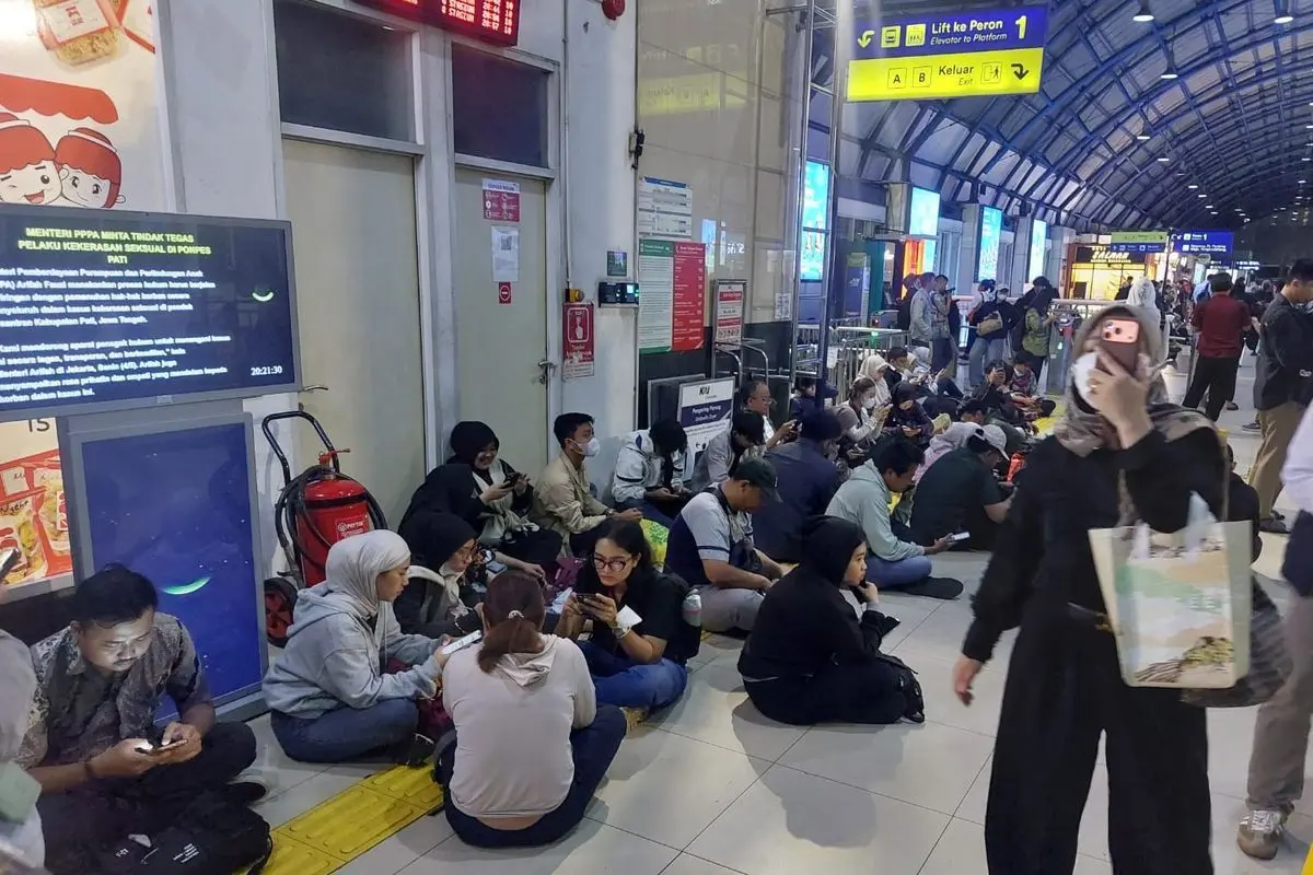 Gangguan KRL Green Line Picu Kepadatan di Jam Pulang Kerja